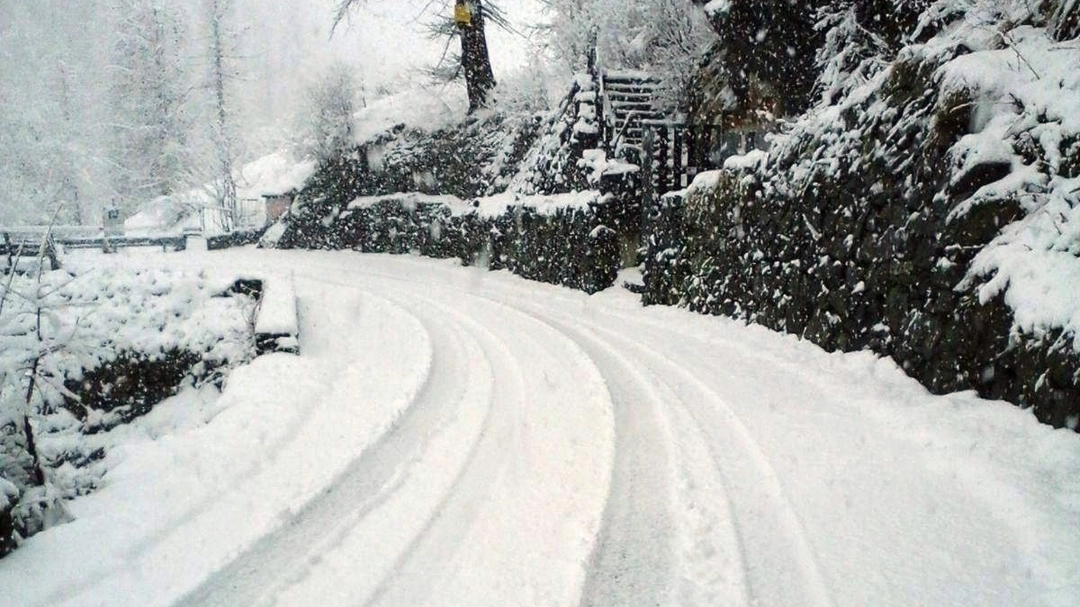 Meteo, neve in provincia di Torino (Ansa)