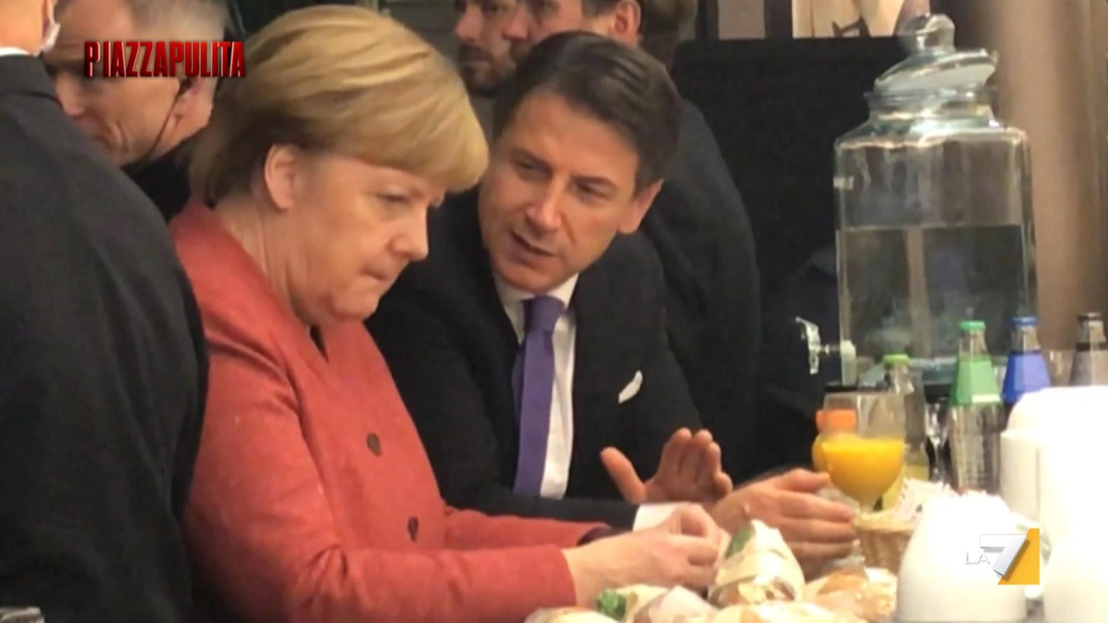 Merkel e Conte nel fuorionda di Piazzapulita