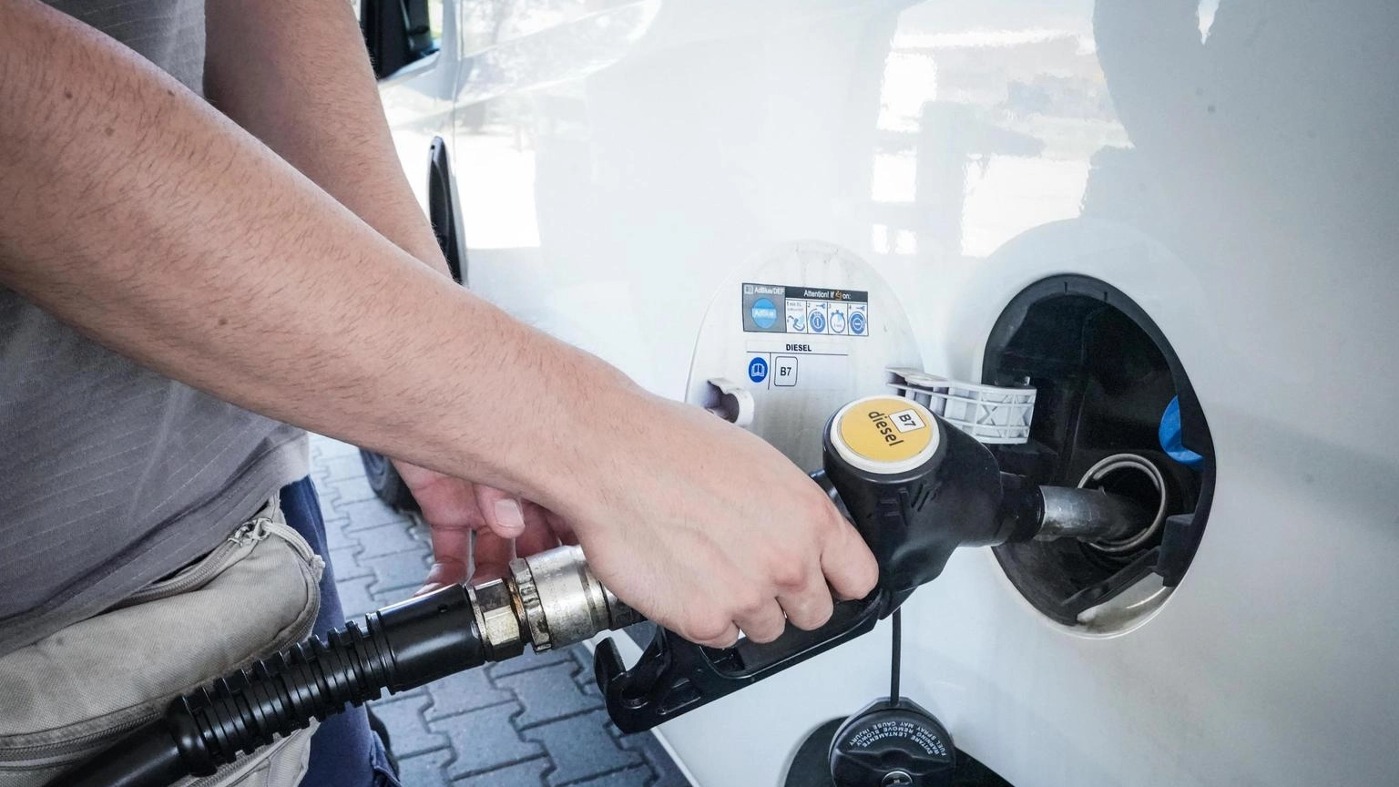 Rialzi per benzina self a 1,778 euro e diesel a 1,736 euro
