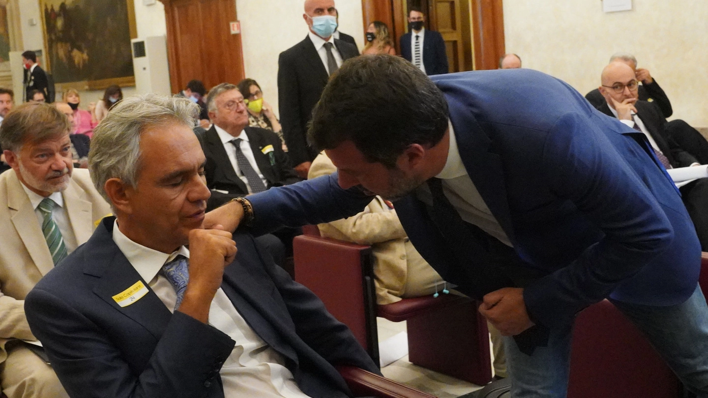 Matteo Salvini saluta Andrea Bocelli al convegno in Senato (Ansa)
