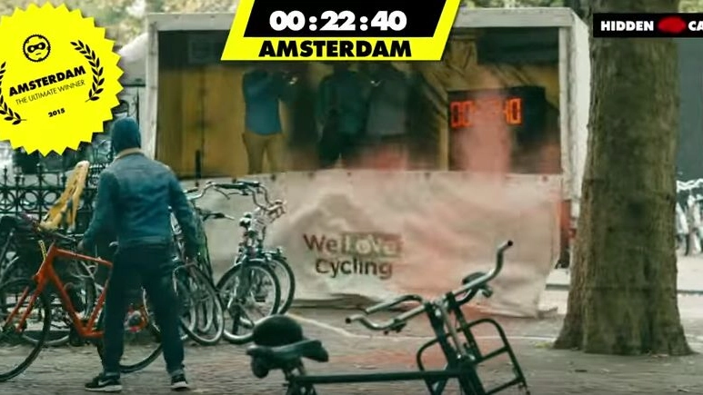Il ladro ruba la bici ad Amsterdam, è il primo: suona la band (da youtube)