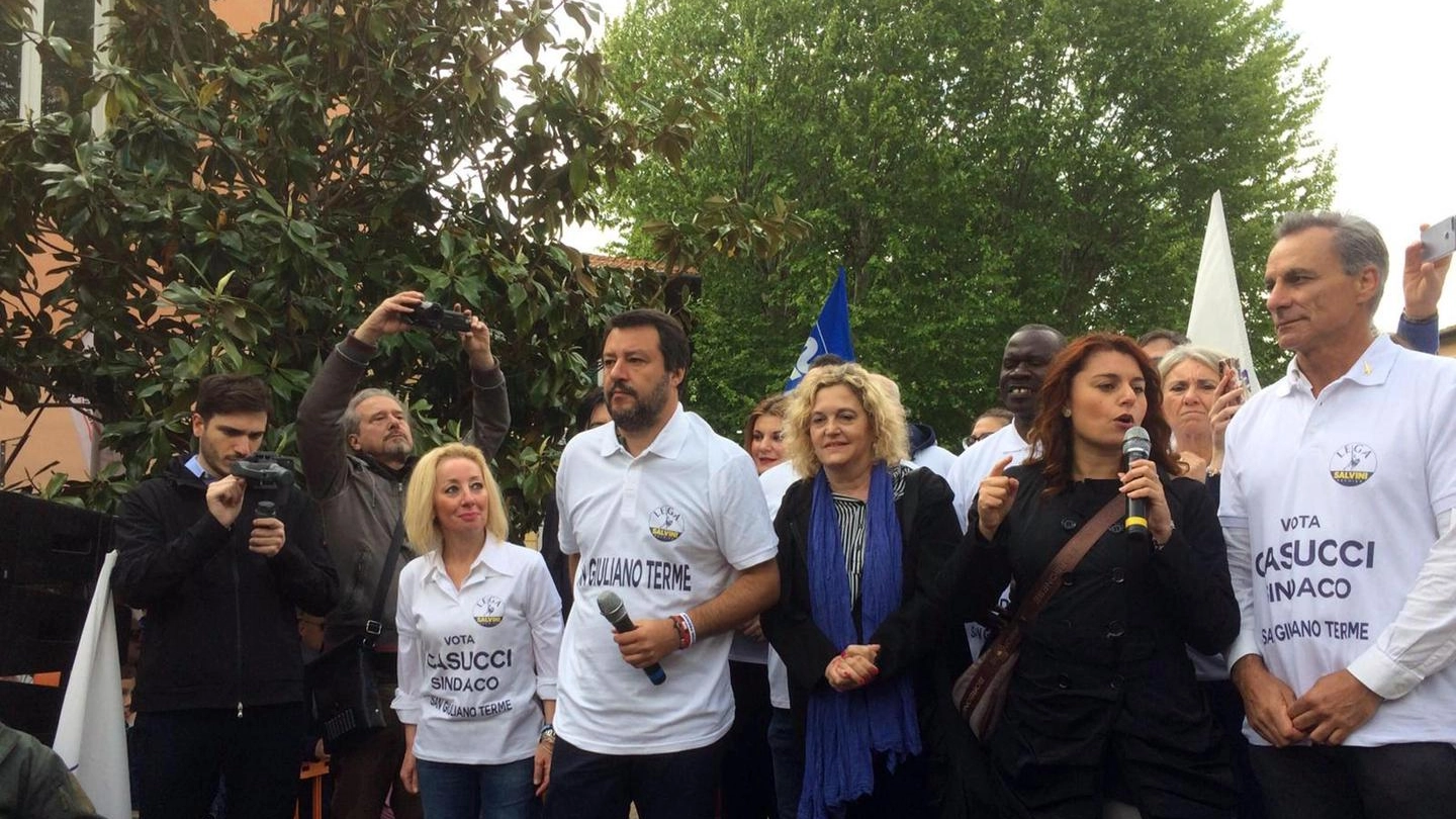 Matteo Salvini a un comizio nel Pisano (Ansa)