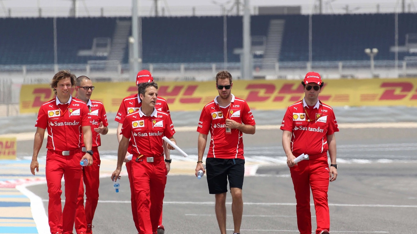 Gp Bahrain, il team Ferrari (Ansa)