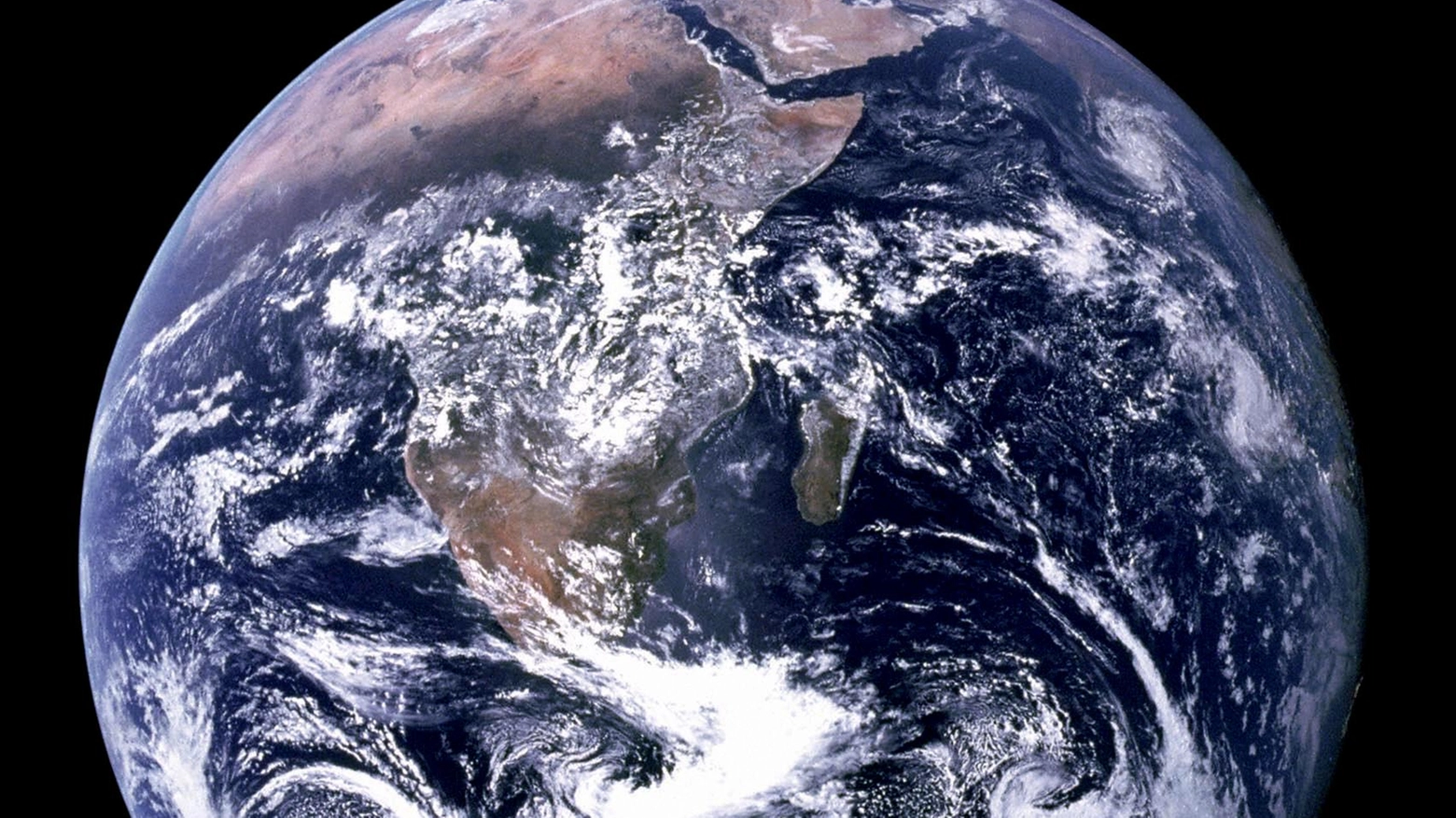 Un'immagine della Terra vista dallo spazio (foto Ansa/Nasa)