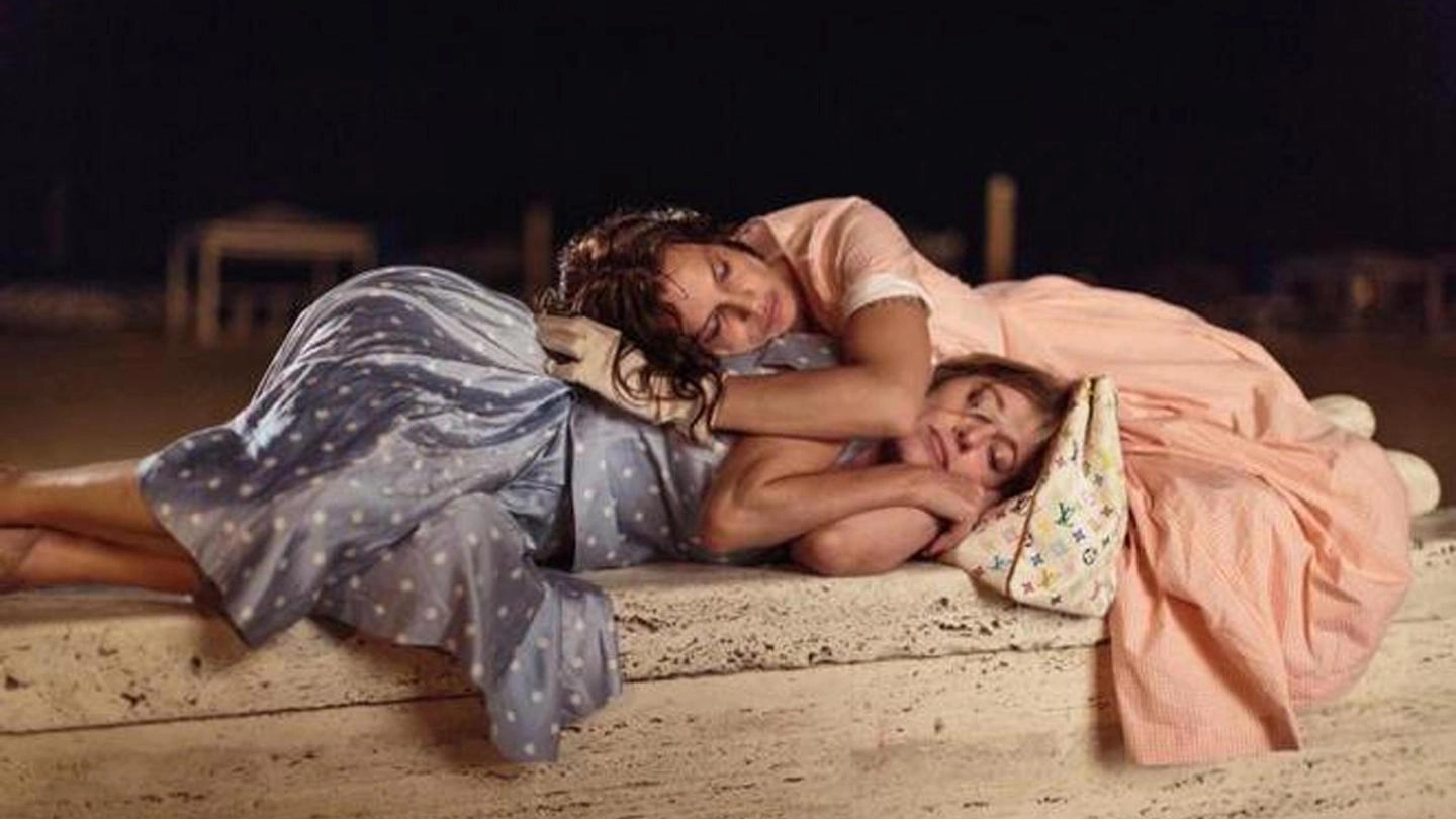 Una foto di scena del film di Paolo Virzì 'La pazza gioia' (Ansa)