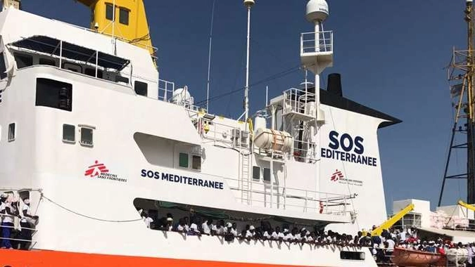 A Corigliano nave con 1032 migranti