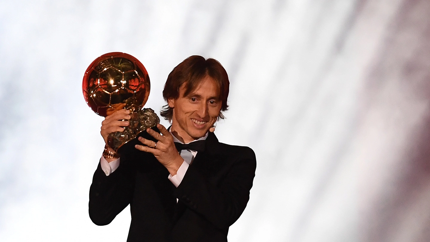 Luka Modric col pallone d'oro 2018 (Lapresse)