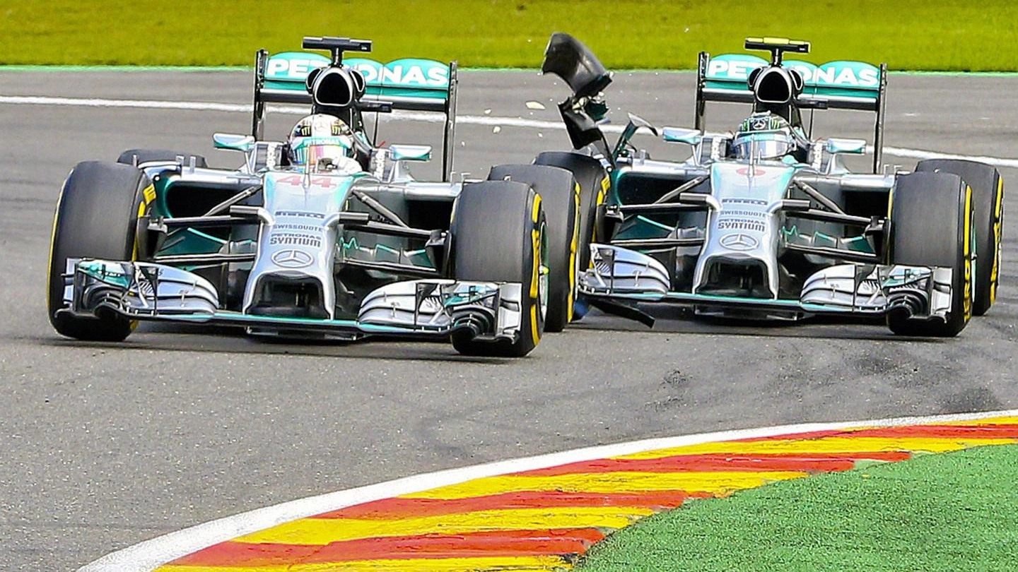 Il contatto a Spa tra Rosberg e Hamilton (Ansa)