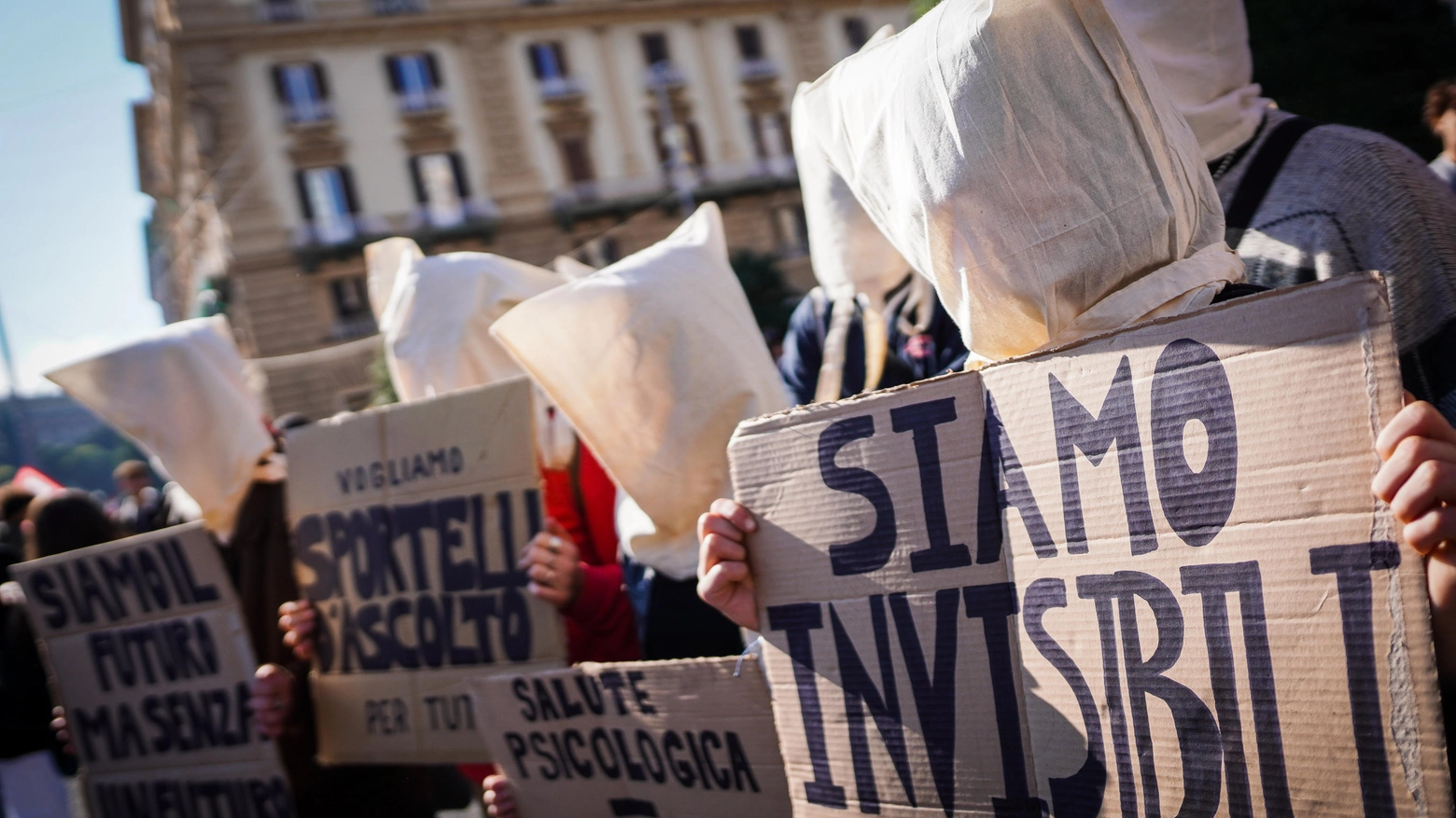 Napoli, studenti in piazza nella giornata di mobilitazione del 19 novembre 2021