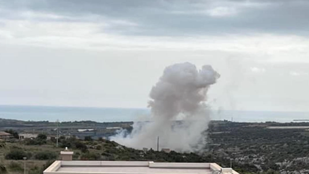 Esplosione in una fabbrica di botti a Ispica, Ragusa (Ansa)