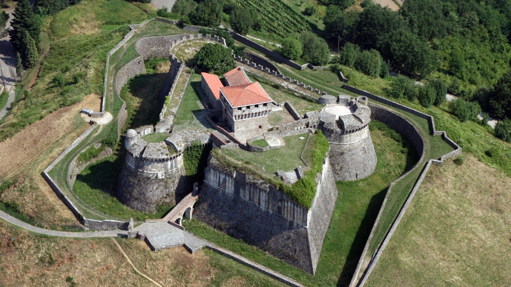La Fortezza di Sarzanello in Liguria - Foto: www.istitutoitalianocastelli.it