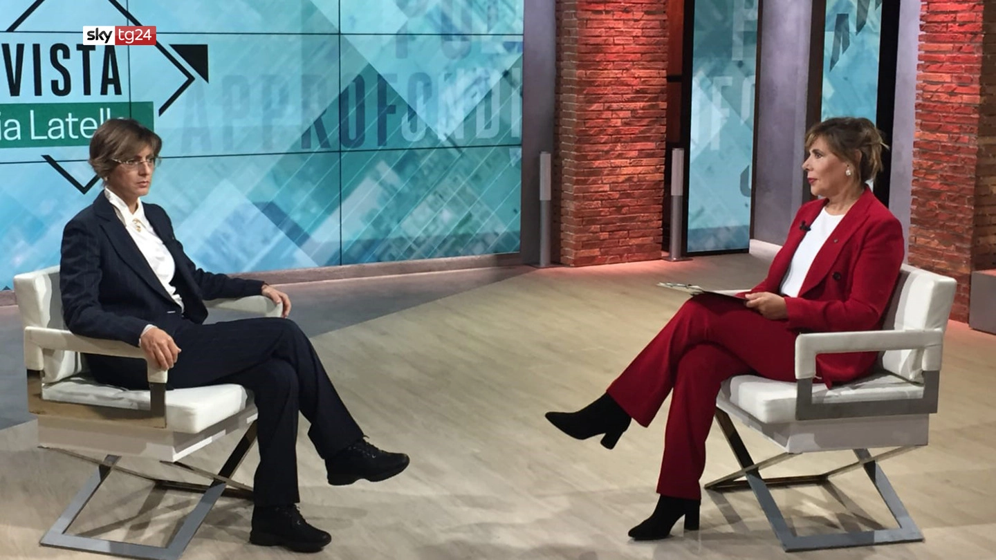 Il ministro Giulia Bongiorno intervistata da Maria Latella su SkyTg24 (Dire)