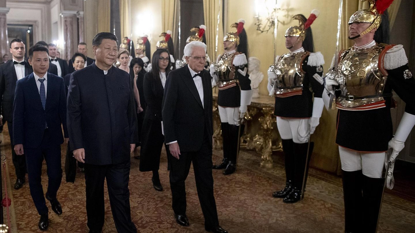 I presidenti Sergio Mattarella e Xi Jinping (Ansa)