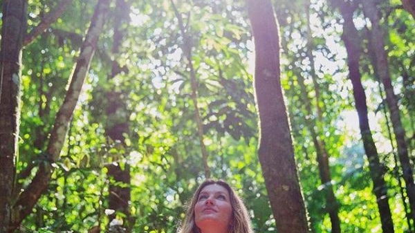 La modella Gisele Bundchen nel post Instagram in sostegno dell'Amazzonia