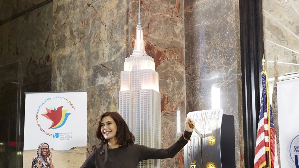 Teri Hatcher accende le luci dell'Empire State Building