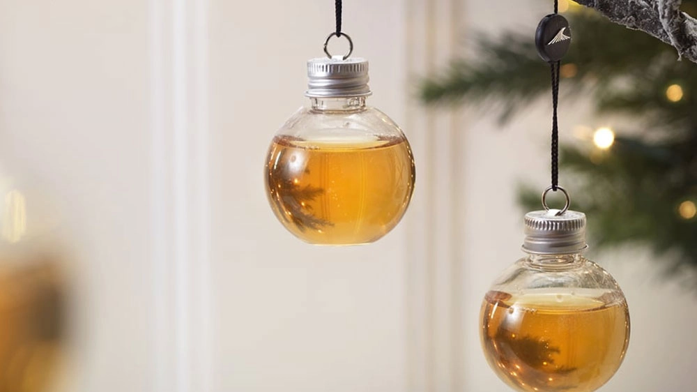 Le palline alcoliche per l'albero di Natale – Foto: Lake Distillery