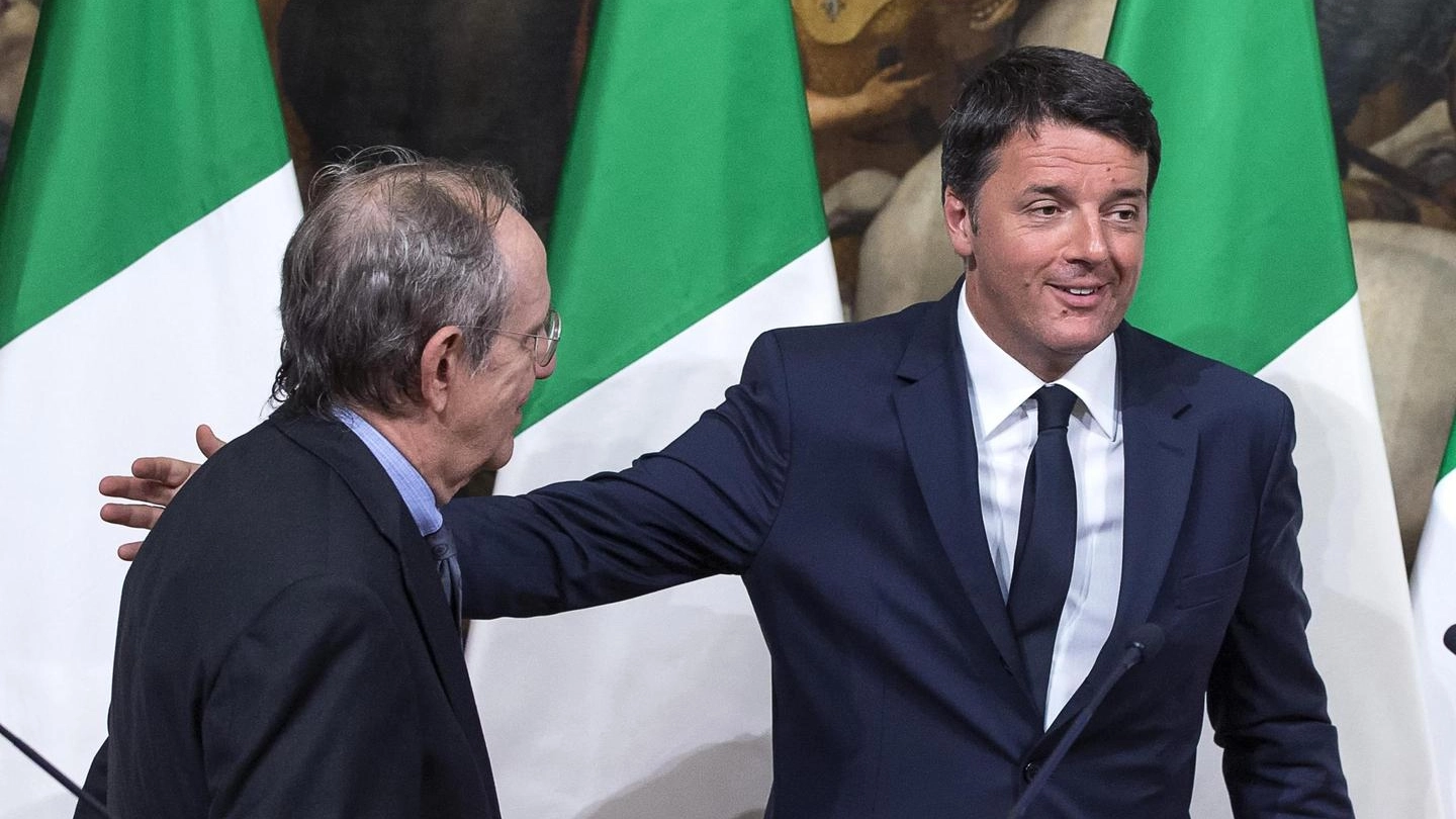 Matteo Renzi e Pier Carlo Padoan (Ansa)