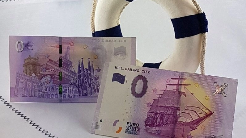 La banconota da zero euro (da Twitter Kiel Sailing)