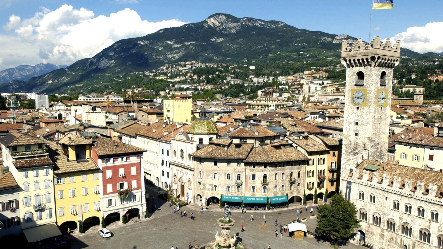 Trento, panoramica della città (Ansa)