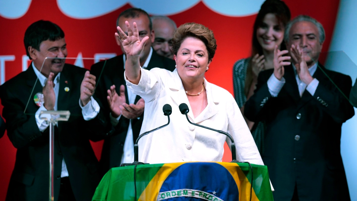 Dilma Rousseff festeggia la sua rielezione a presidente del Brasile (Reuters)
