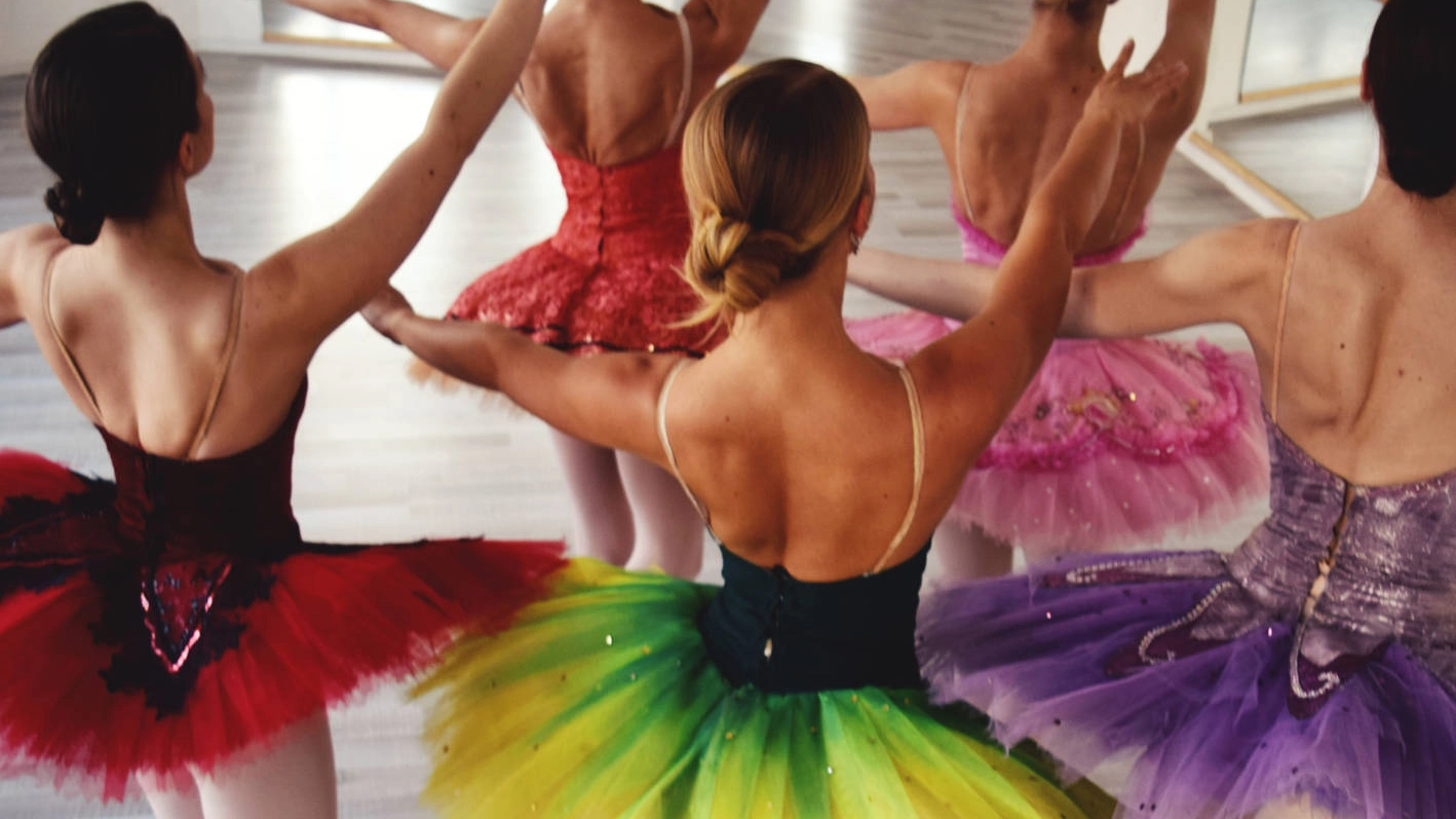 Giornata mondiale della danza, ballerine in tutù (Olycom)