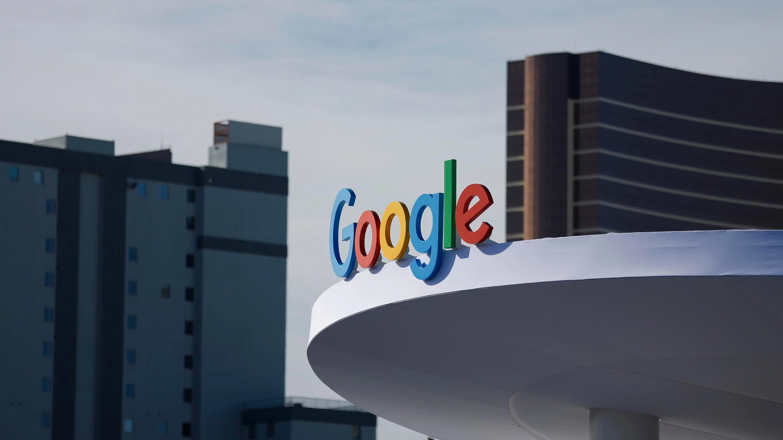 Il colosso di weeb, Google