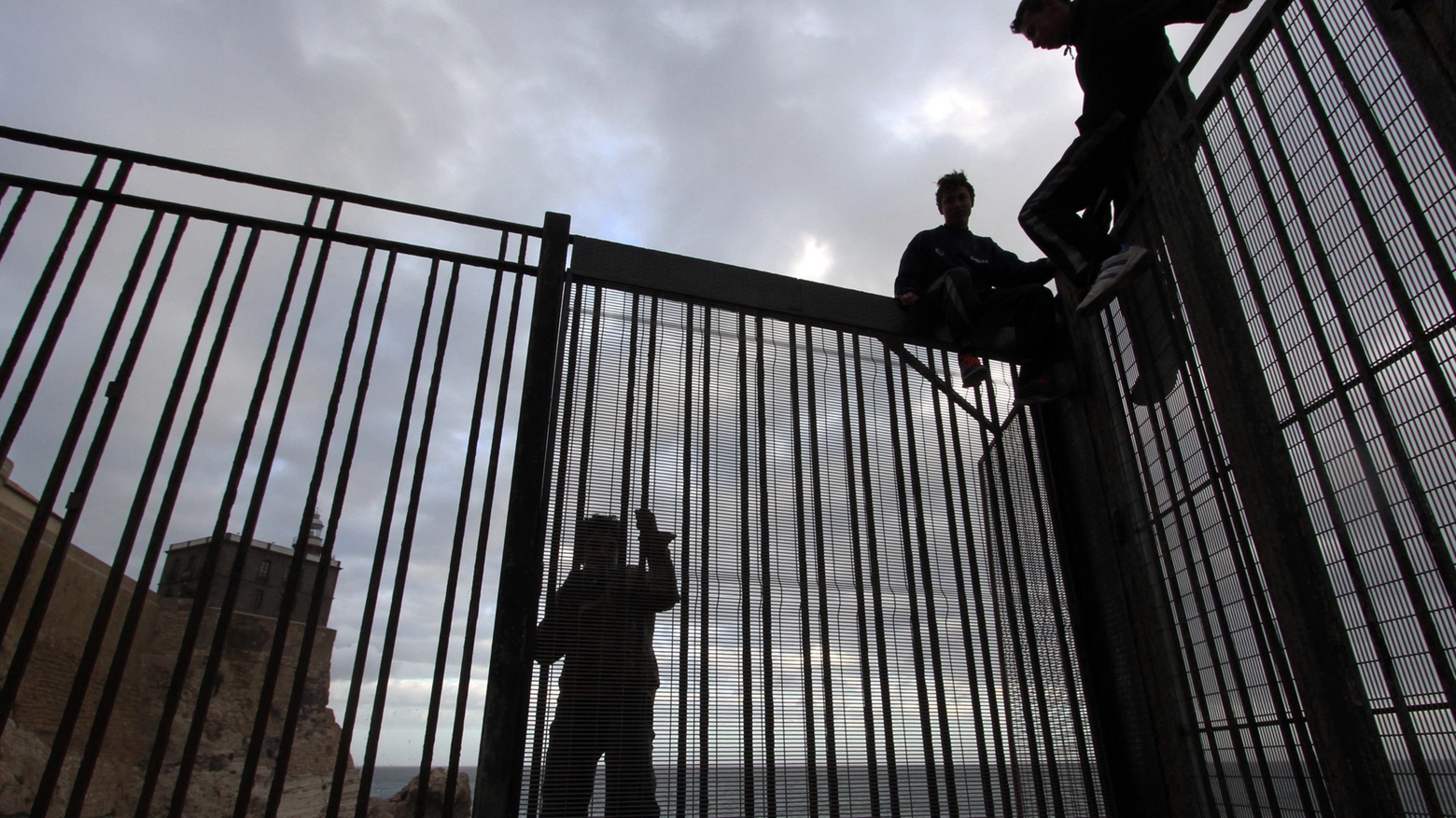 Melilla, migranti tentano di scavalcare la frontiera. Foto di repertorio (Afp)