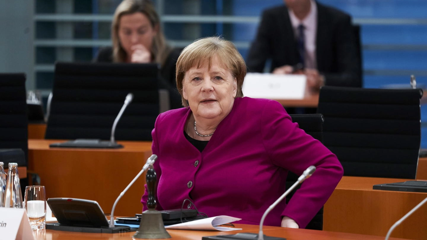 Angela Merkel in una recente riunione di gabinetto (Ansa)