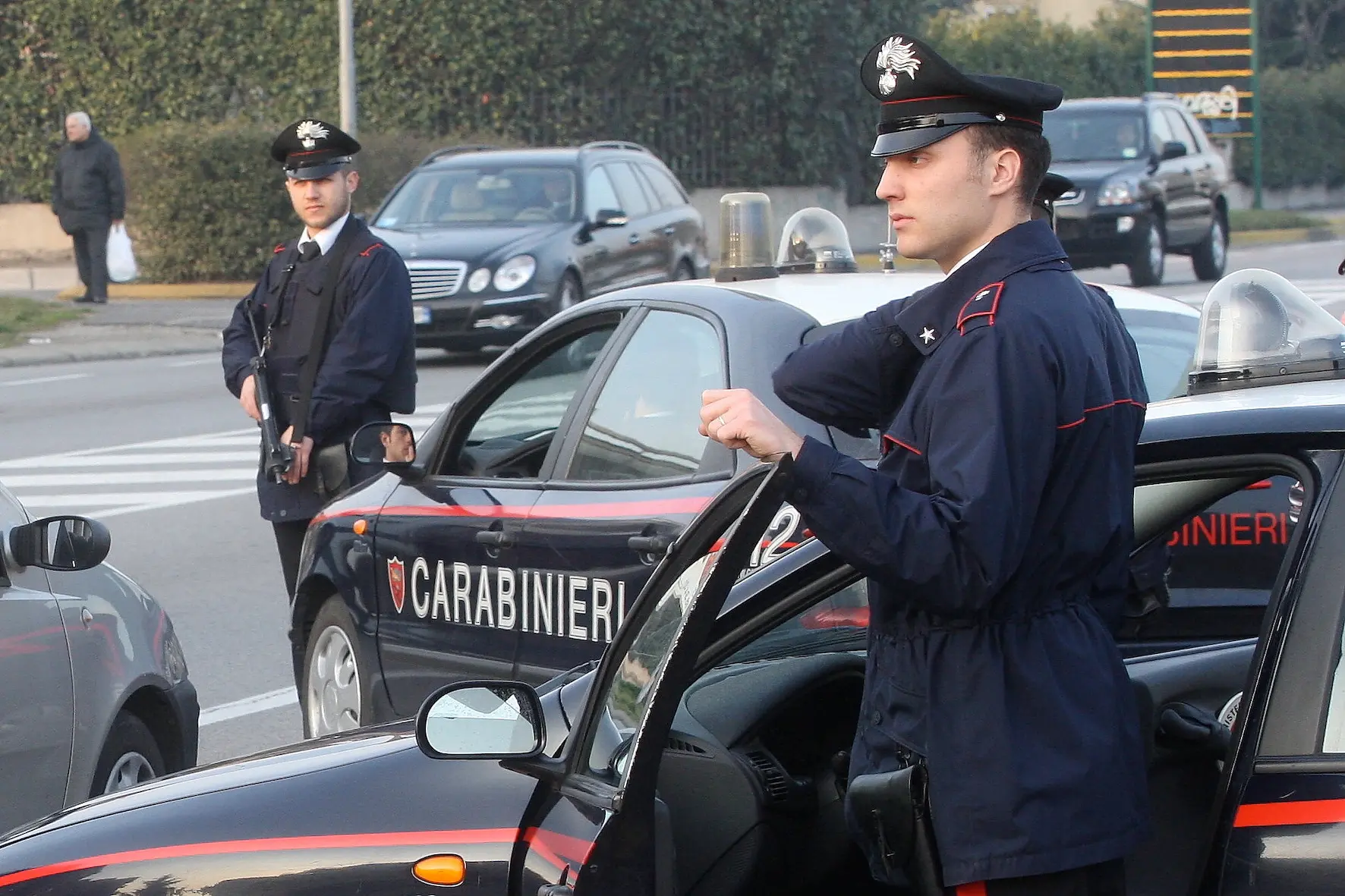 Rapine a raffica del Napoletano, ripuliti due distributori in pochi minuti: due arresti