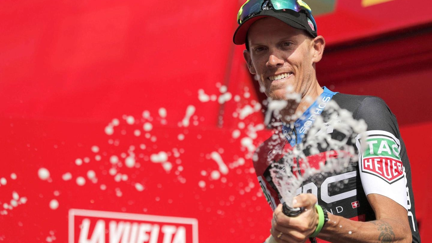 Alessandro De Marchi festeggia la vittoria della tappa 11 della Vuelta 2018 (Ansa)