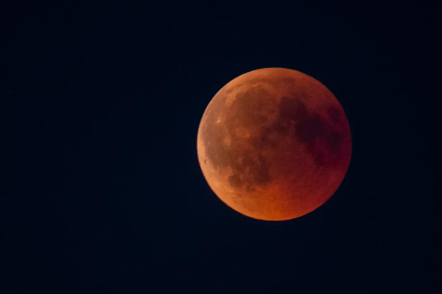 Luna Rossa 2022: eclissi totale questa notte. Quando e come vederla. Le dirette
