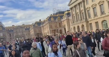 Allarme bomba a Versailles e Louvre, evacuazioni di massa. Bottiglia sospetta alla Gare de Lyon