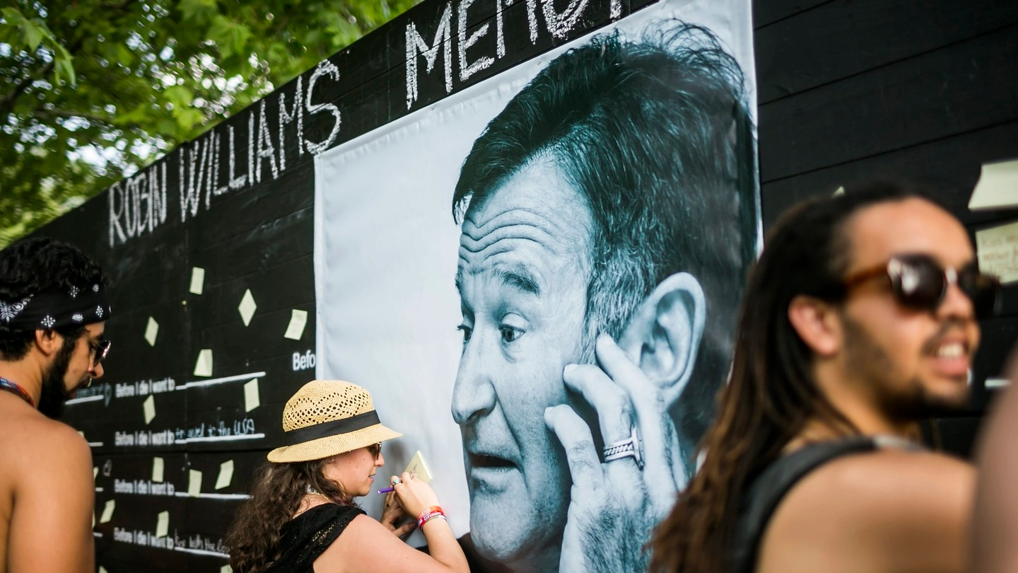 Fan di Robin Williams lasciano pensieri e ricordi in memoria dell'attore (Ap)
