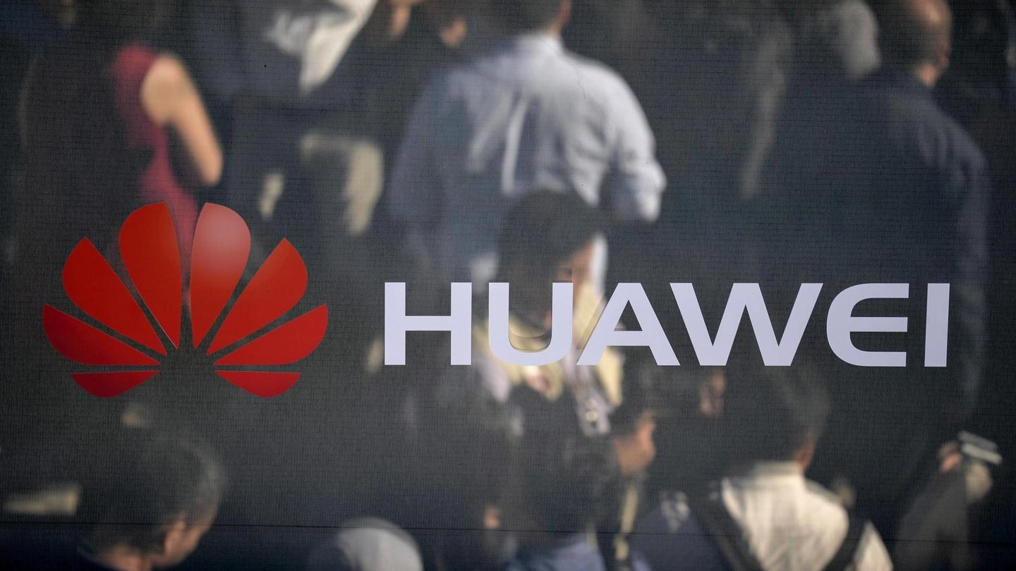 Il logo di Huawei (Ansa)