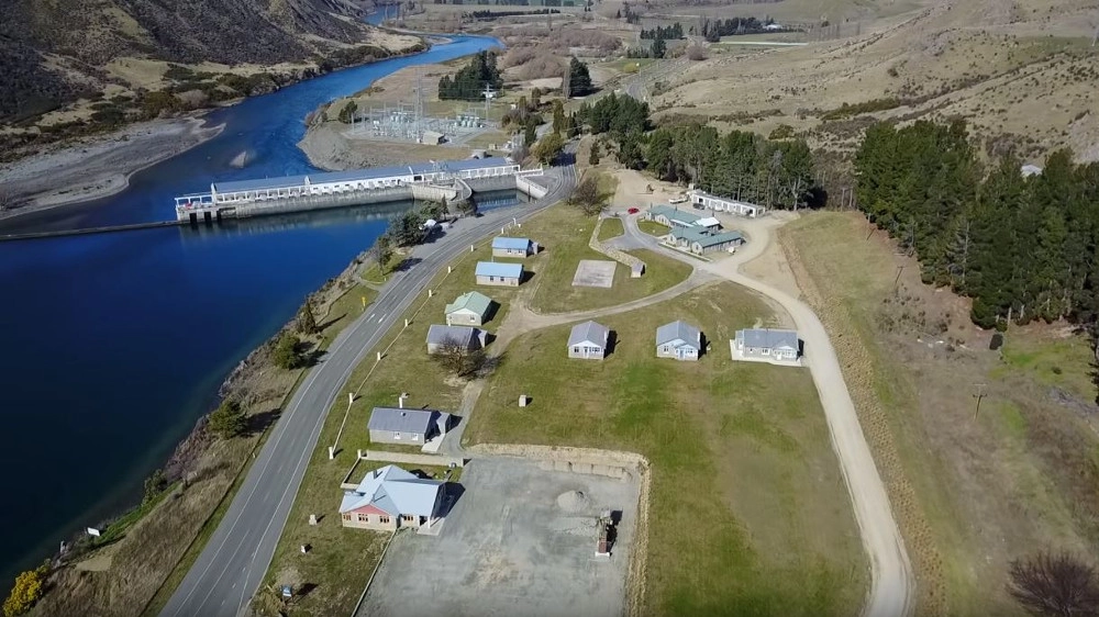Il Lake Waitaki Village visto da un drone - Foto:  Kelli Milmine / YouTube
