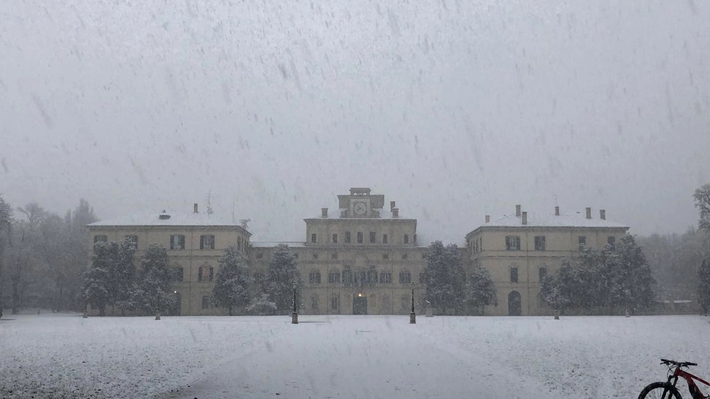 Meteo, la neve a Parma il 2 dicembre (Dire)
