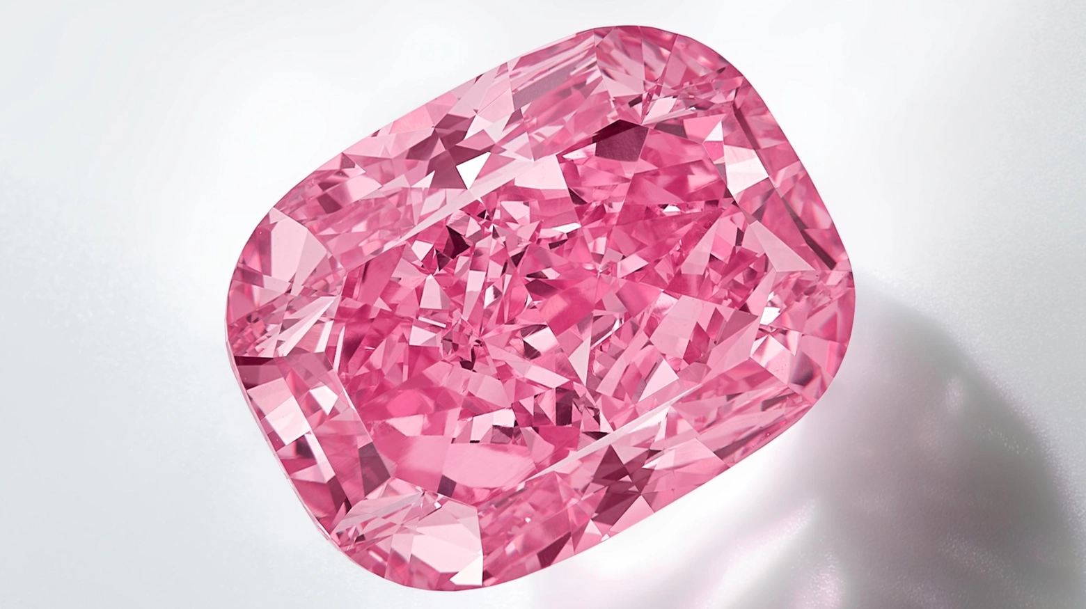Da Sotheby's all'asta il diamante rosa Eternal Pink