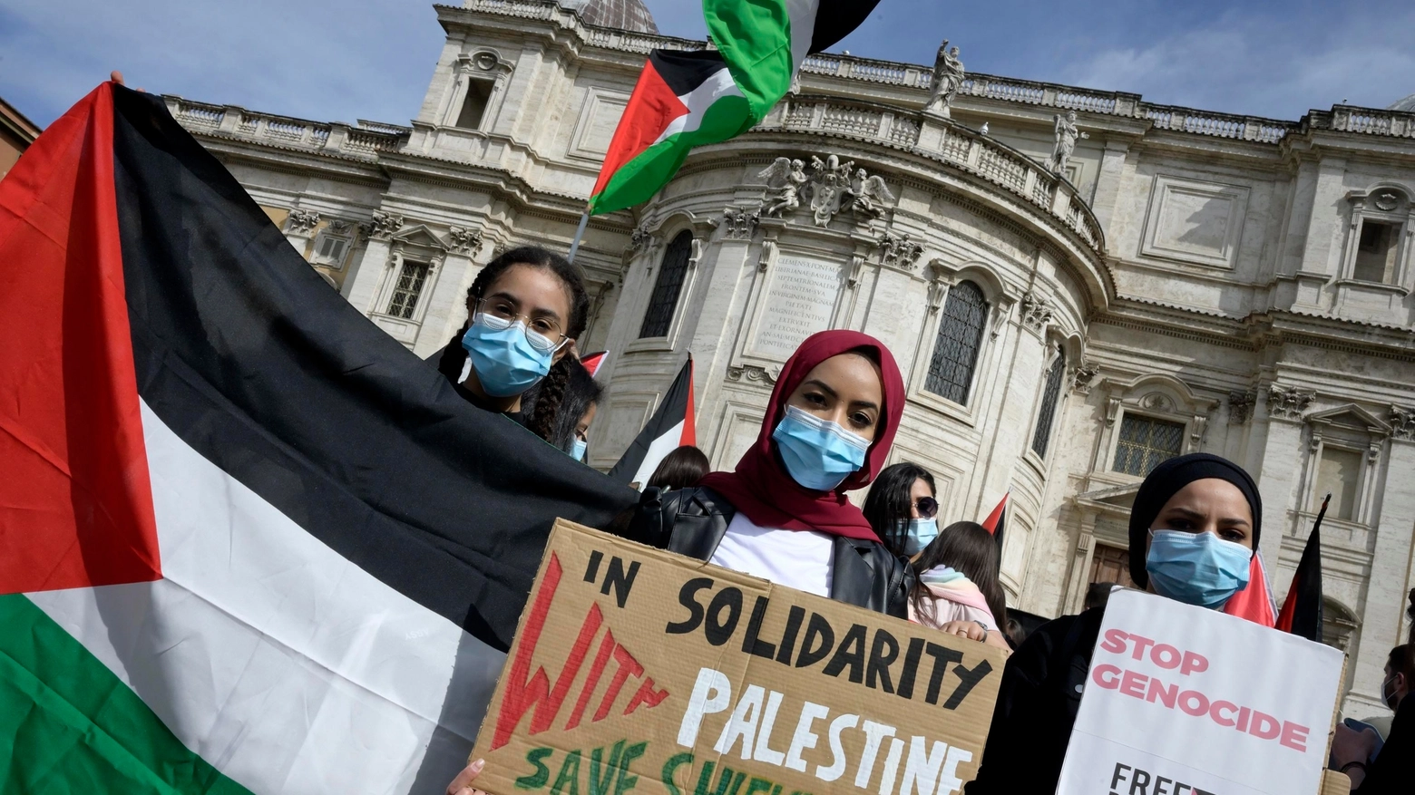 Roma, sit-in Comunità palestinese: in mille a Piazza dell'Esquilino