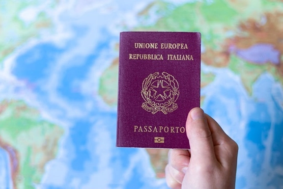 Caos passaporti: vacanze a rischio