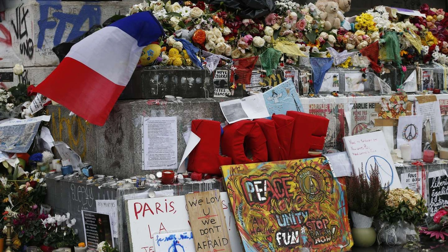 Gli omaggi alle vittime di Parigi (AFP)