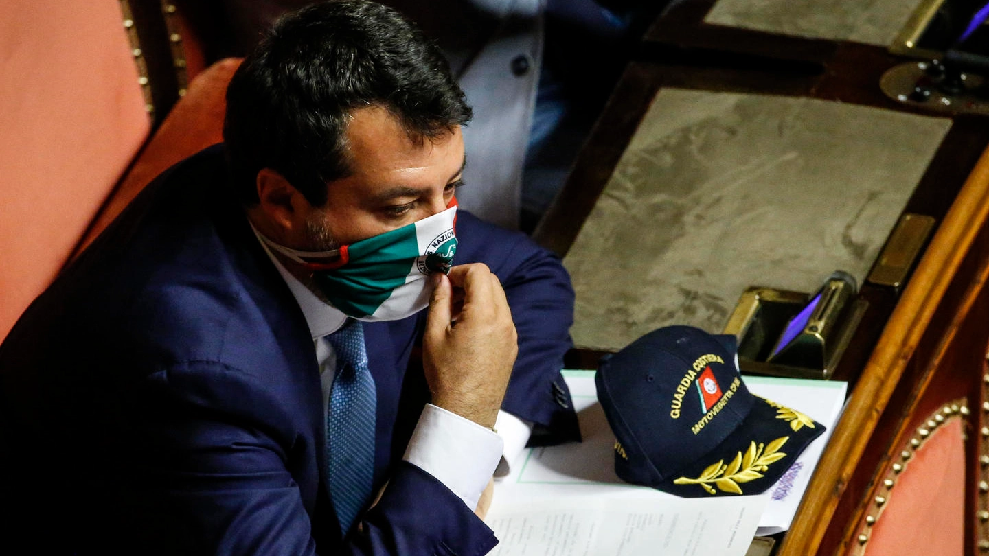 Matteo Salvini in Senato con la mascherina (Ansa)