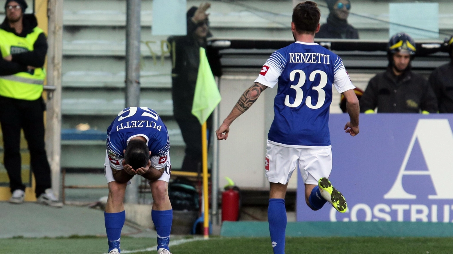 Le lacrime di Pulzetti dopo il gol dello 0-1 contro il Parma (foto Ansa)