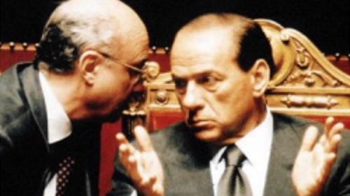L’ex ministro Giuliano Urbani, 83 anni, con Silvio Berlusconi, 84 anni (Foto del 1994)