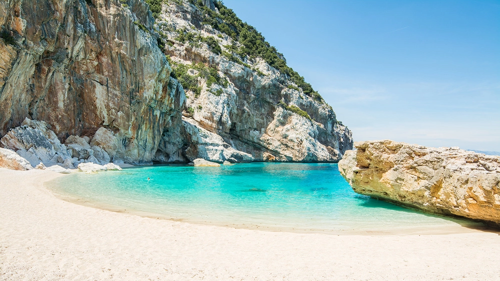 Cala Mariolu, premiata come terza spiaggia più bella del mondo - Foto: AlKane/iStock