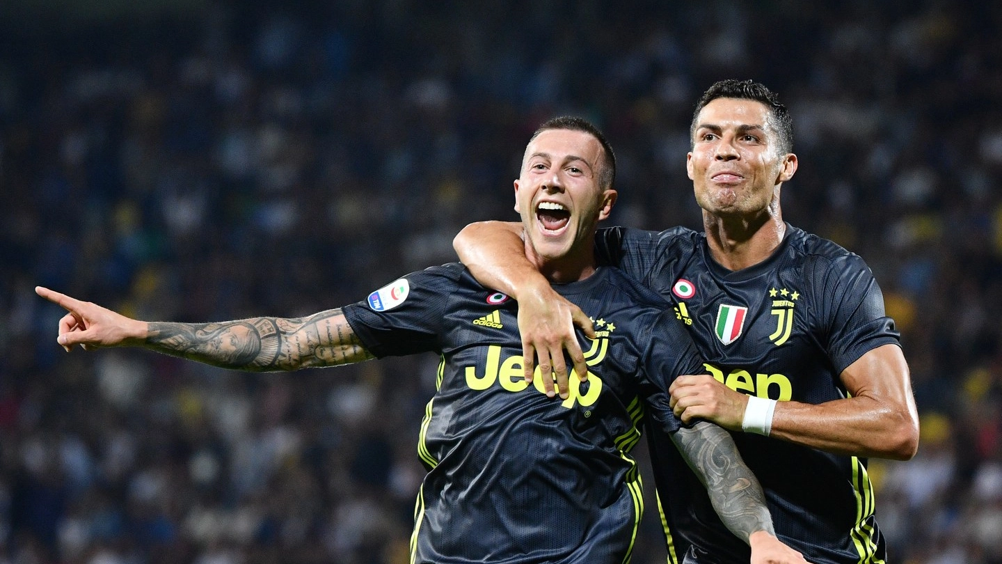 Ronaldo e Bernardeschi, autori dei gol della Juve al Frosinone (LaPresse)
