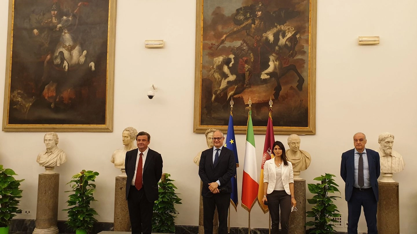 Da sinistra: Carlo Calenda, Roberto Gualtieri, Virginia Raggi ed Enrico Michetti