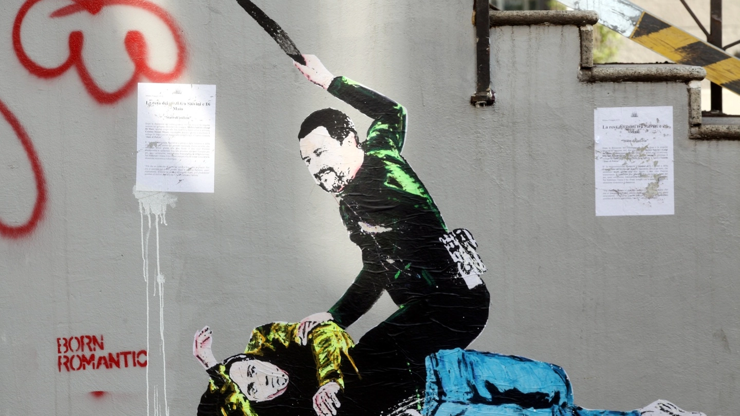 Milano, murales con Salvini che picchia Di Maio (ImagoE)