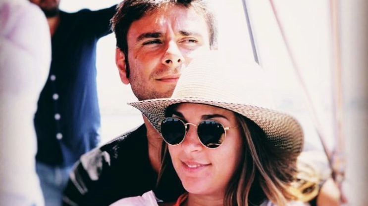 Alessandro Di Battista con la fidanzata in una foto su Instagram