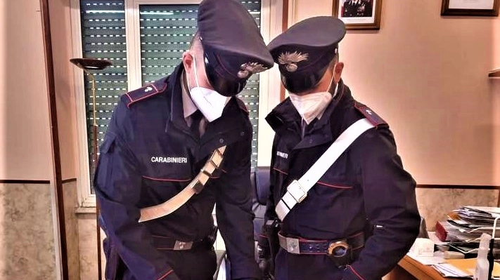 Il pugnale ritrovato dai carabinieri 