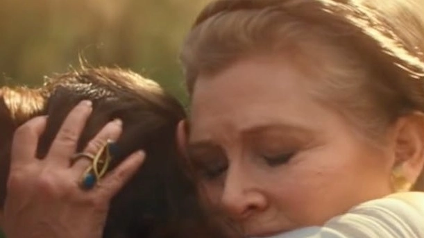 Rey (Daisy Ridley) nel nuovo “Star Wars”: qui con Leila (Carrie Fisher, morta nel 2016)